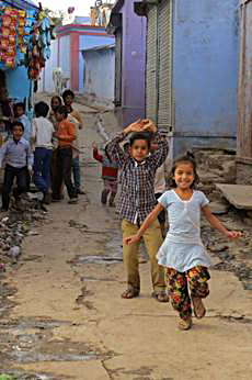 Nyssa Hartin - Neighbourhood Children of India