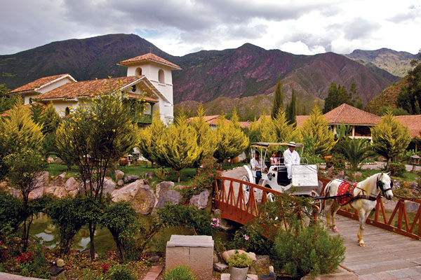 Aranwa Sacred Valley Hotel & Wellness Hotel Bridge & Horse Carriage, Peru