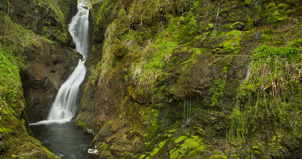 he_ess-na-laragh_waterfall_in_glenariff_forest_park_1